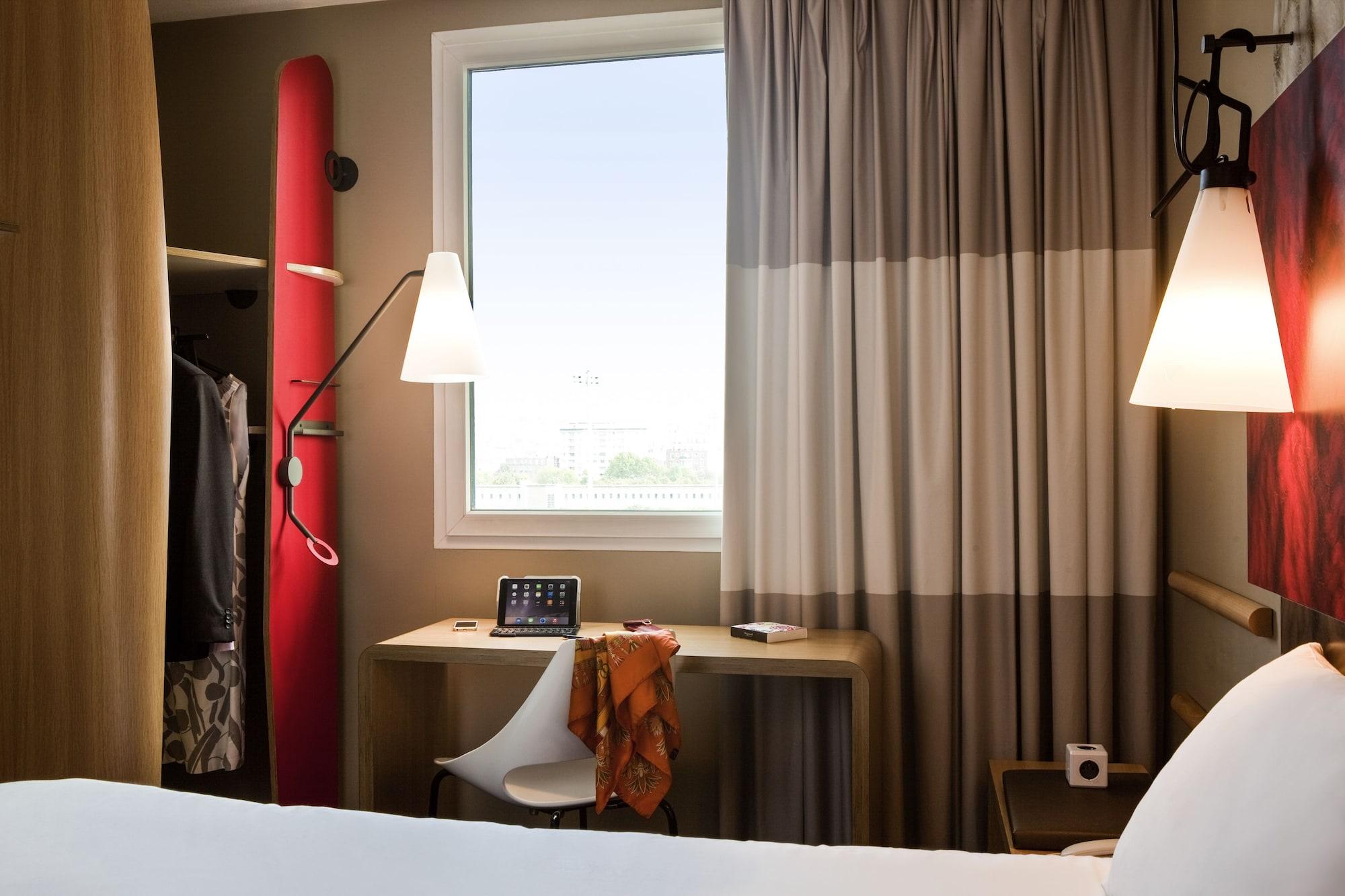 Ibis Paris La Defense Hotel