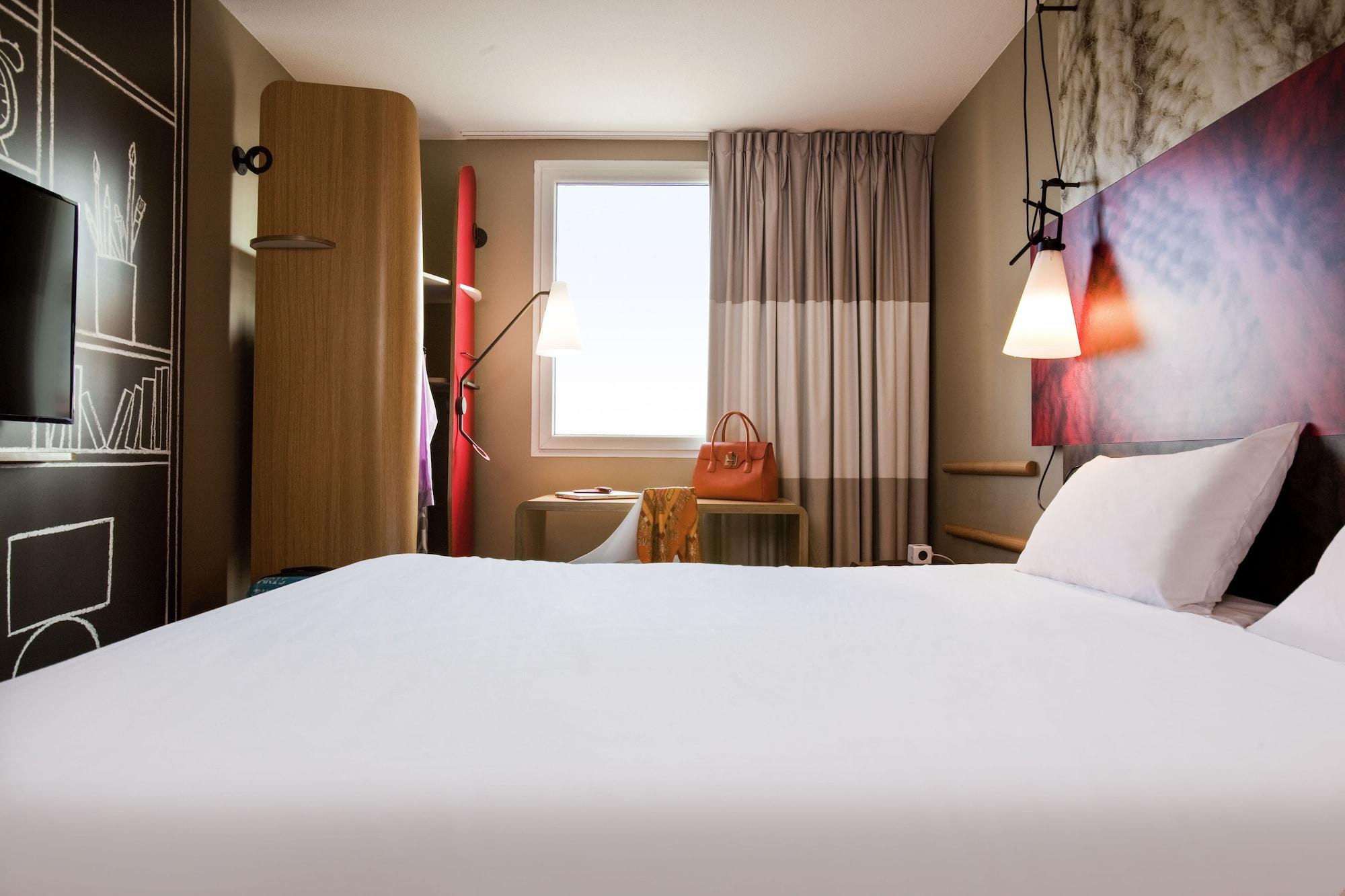 Ibis Paris La Defense Hotel